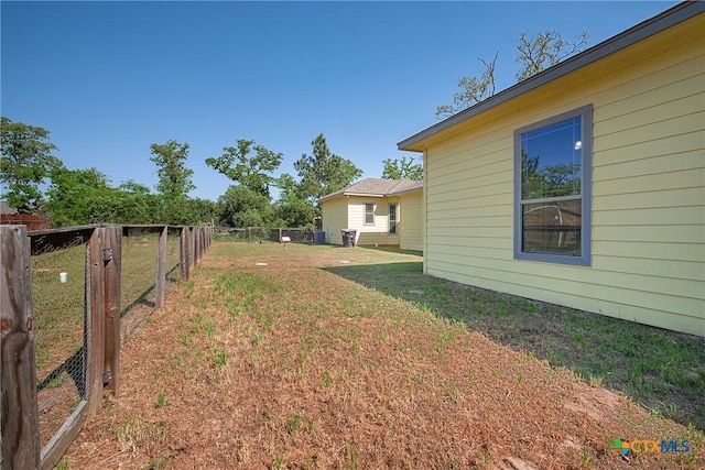 180 Jim Bowie Dr, Paige, TX 78659 - view of yard