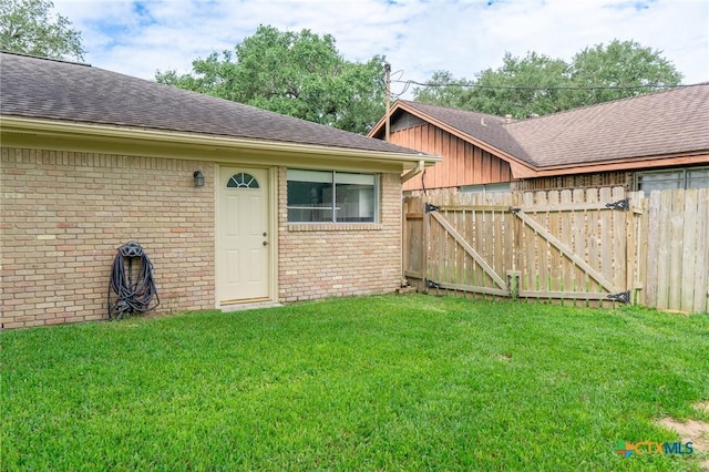 401 Hampshire St, Victoria, TX 77904 - view of yard with a gate