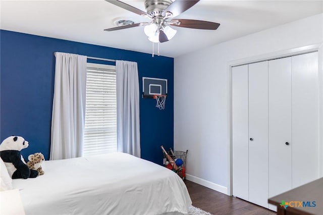 401 Hampshire St, Victoria, TX 77904 - bedroom with dark wood-style flooring, a closet, and a ceiling fan
