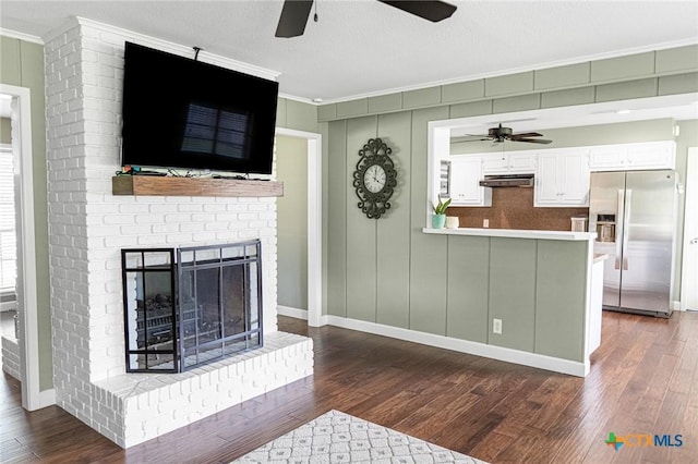401 Hampshire St, Victoria, TX 77904 - unfurnished living room with a ceiling fan, ornamental molding, and dark wood-style flooring