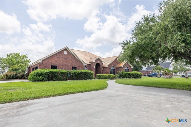 507 Hackberry Bnd, Port Lavaca, TX 77979 - view of front of house with a front lawn and brick siding