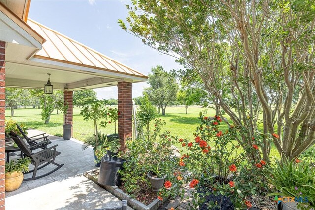 507 Hackberry Bnd, Port Lavaca, TX 77979 - view of grassy yard featuring covered porch