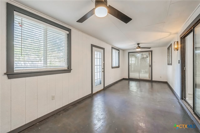 empty room with ceiling fan