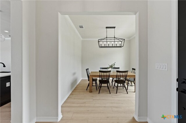 301 Canyon Oaks Rd, Troy, TX 76579 - dining space with visible vents, ornamental molding, an inviting chandelier, and light wood-type flooring