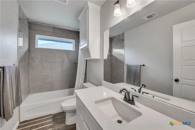 7611 Iridium Dr, Killeen, TX 76542 - full bath featuring toilet, vanity, shower / bath combo with shower curtain, and wood finished floors