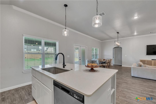 7611 Iridium Dr, Killeen, TX 76542 - kitchen featuring stainless steel dishwasher, a sink, open floor plan, light wood-style floors, and an island with sink