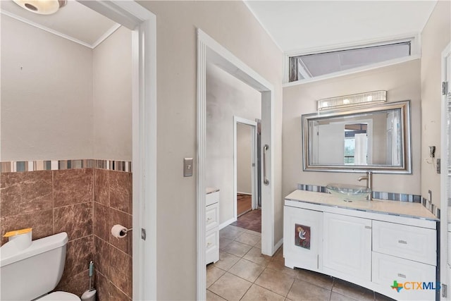 667 Fredericksburg Rd, New Braunfels, TX 78130 - bathroom featuring vanity, tile walls, toilet, and tile patterned floors