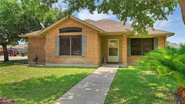 ranch-style house featuring a front lawn