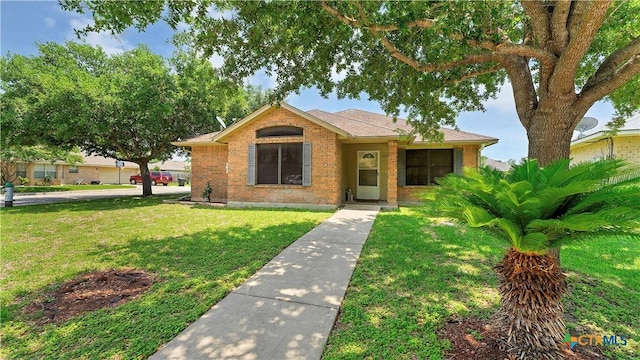 single story home featuring a front yard