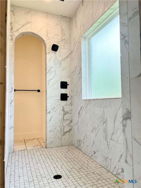 2819 Isaac Cir, Belton, TX 76513 - full bath with tiled shower