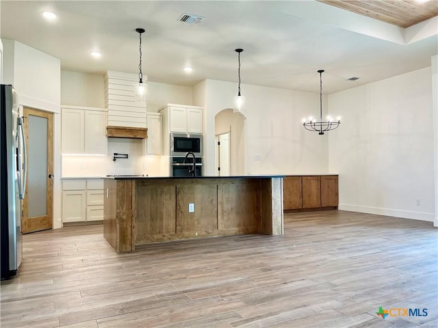 2819 Isaac Cir, Belton, TX 76513 - kitchen featuring stainless steel appliances, light wood-style flooring, arched walkways, white cabinetry, and recessed lighting