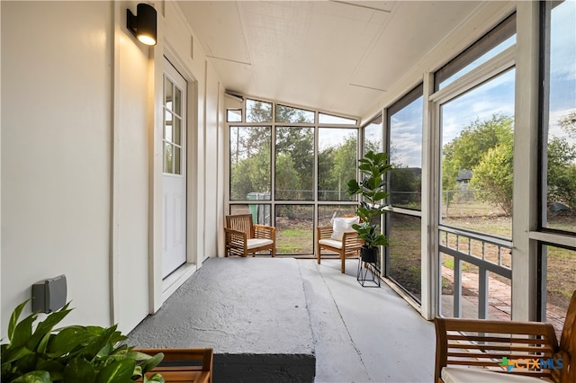 sunroom / solarium featuring vaulted ceiling