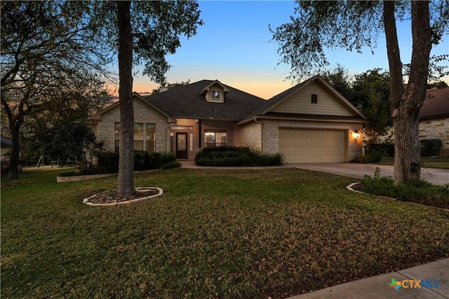 view of front of house featuring a yard and a garage