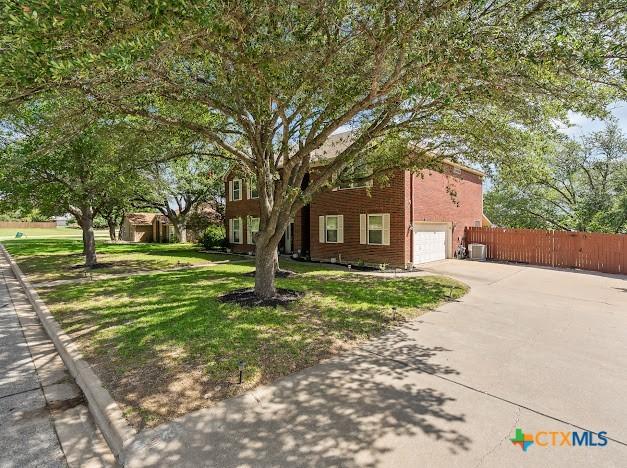 405 Arapaho Dr, Harker Heights, TX 76548 - view of front of property featuring driveway and an attached garage