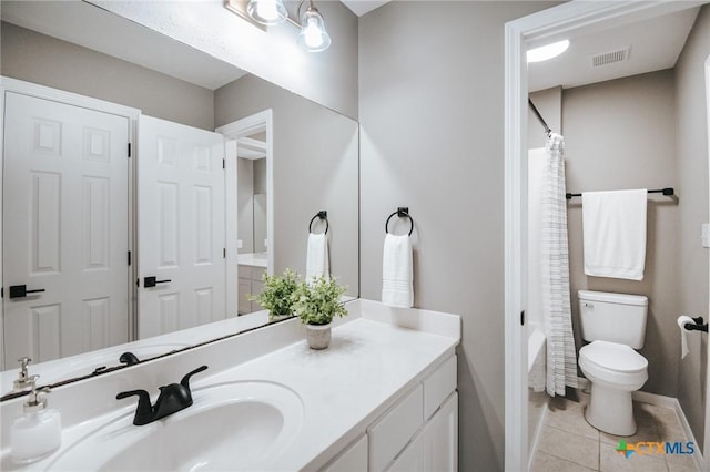 full bathroom featuring vanity, toilet, tile patterned floors, baseboards, and visible vents