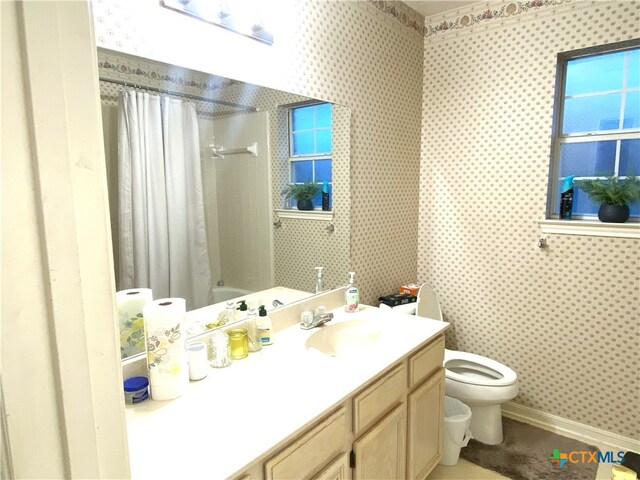 4803 Addie Dr, Killeen, TX 76542 - full bathroom featuring toilet, wallpapered walls, vanity, shower / bath combo, and baseboards