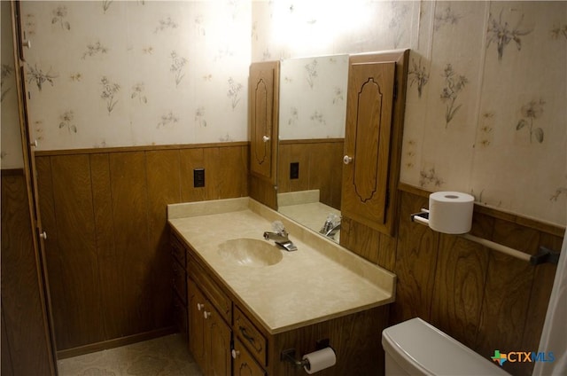 303 E 20th Ave, Belton, TX 76513 - bathroom with wainscoting, vanity, wallpapered walls, and wooden walls