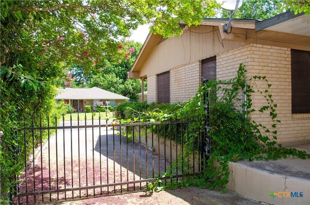 303 E 20th Ave, Belton, TX 76513 - view of gate