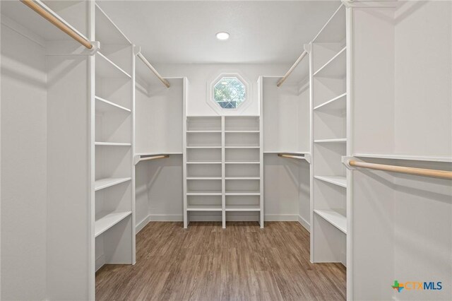 910 Cliffside Dr, Harker Heights, TX 76548 - walk in closet featuring wood finished floors