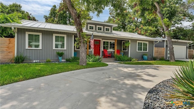 view of front of home featuring covered porch and a front yard