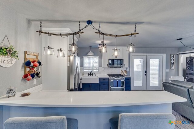 view of patio featuring ceiling fan and an outdoor hangout area