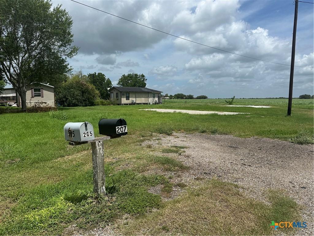 205 Garza St, Tivoli, TX 77990 - photo 2