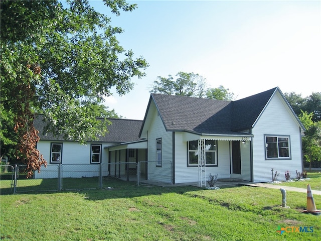 view of front of house featuring a front yard