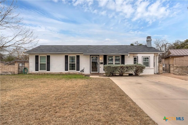 ranch-style home with a front yard