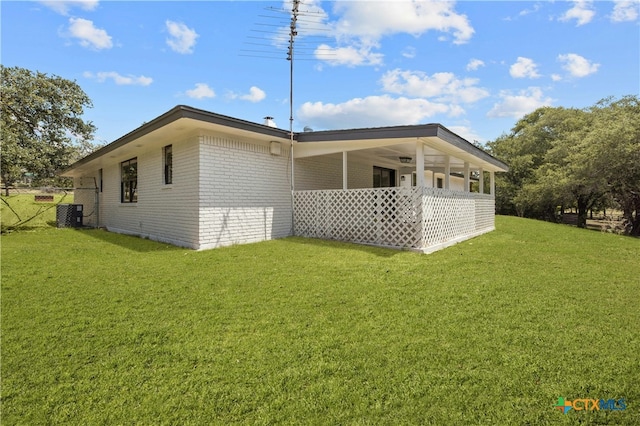 back of house featuring a yard