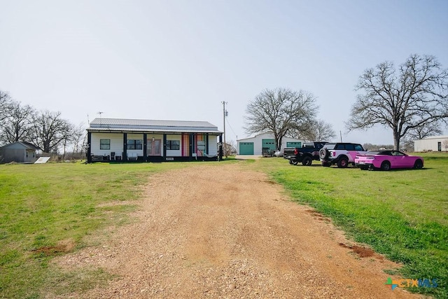 view of front of home featuring a front lawn and driveway