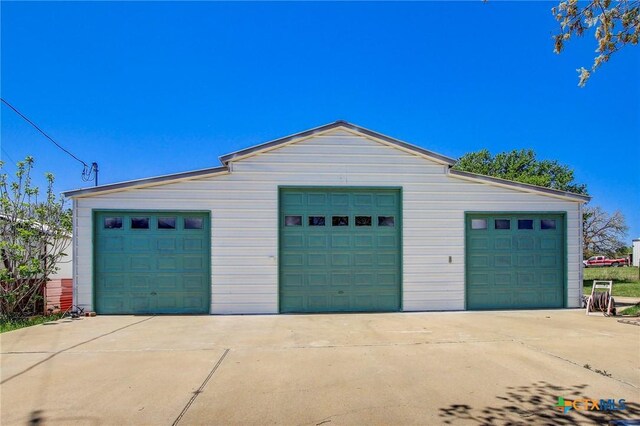 view of detached garage