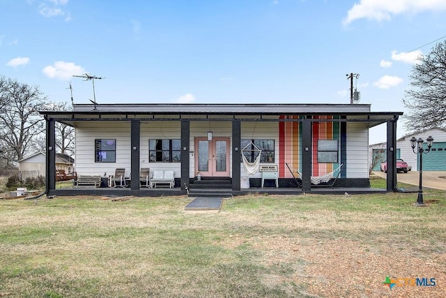 view of front facade featuring a porch and a front lawn