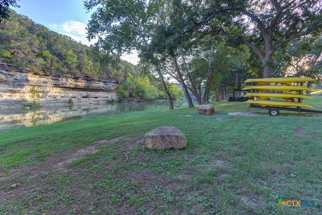 view of yard featuring a water view