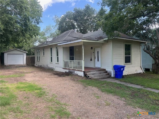 408 Hubbard St, Yoakum, TX 77995 - photo 2