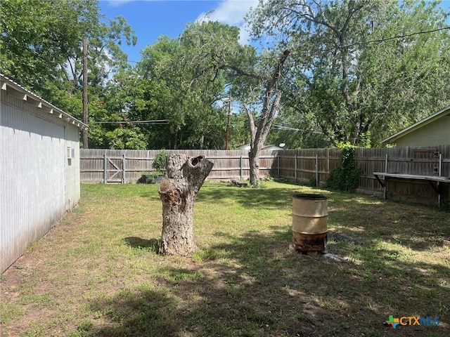 408 Hubbard St, Yoakum, TX 77995 - photo 21