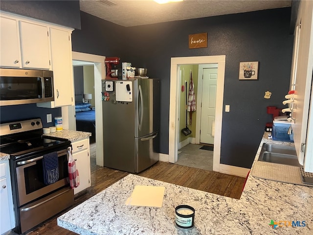 408 Hubbard St, Yoakum, TX 77995 - photo 9