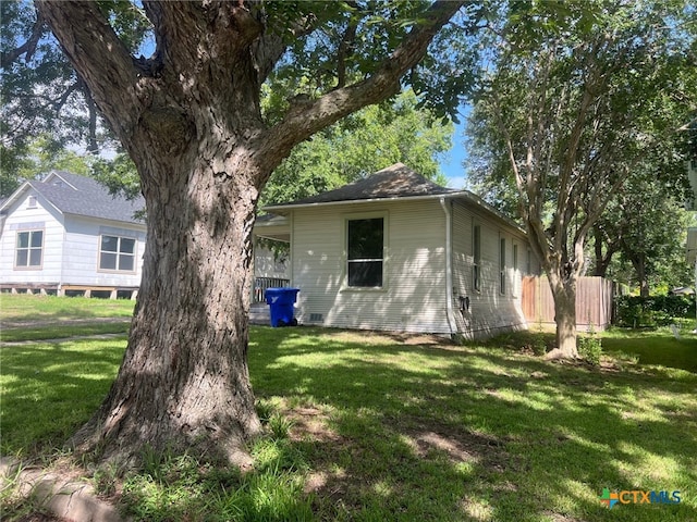408 Hubbard St, Yoakum, TX 77995 - photo 3