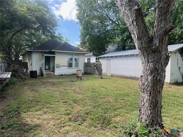 408 Hubbard St, Yoakum, TX 77995 - photo 18