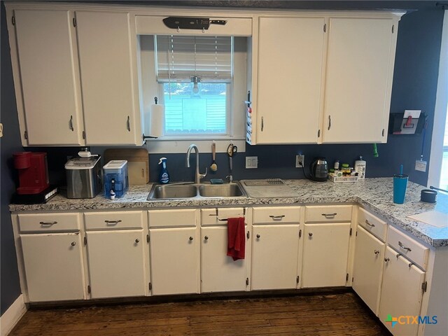 408 Hubbard St, Yoakum, TX 77995 - photo 8