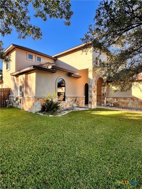 view of front of home with a front yard