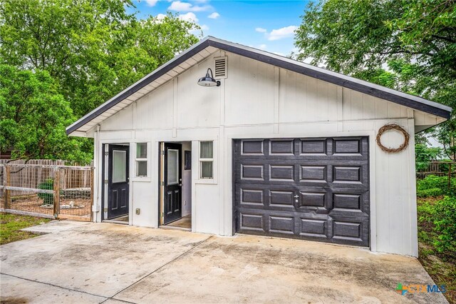 150 W Faust St, New Braunfels, TX 78130 - photo 2
