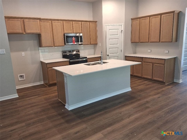 504 Story Ave, Florence, TX 76527 - kitchen featuring stainless steel appliances, dark wood-style flooring, decorative backsplash, and an island with sink