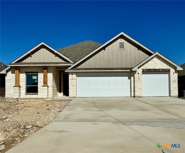 craftsman house with a garage