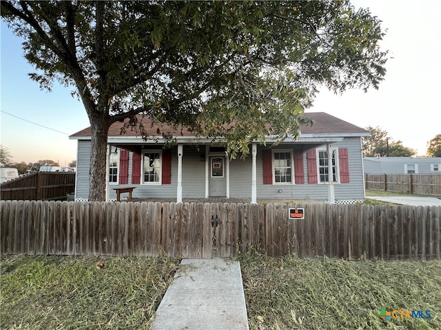 view of front of property