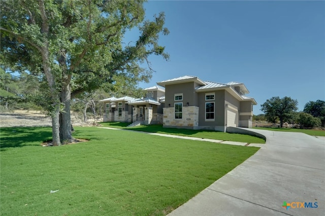 view of front facade featuring a front lawn and a garage