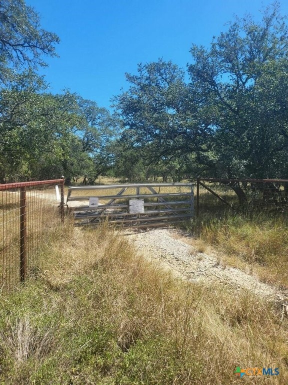 Listing photo 2 for 346 Ammann Rd, Boerne TX 78015