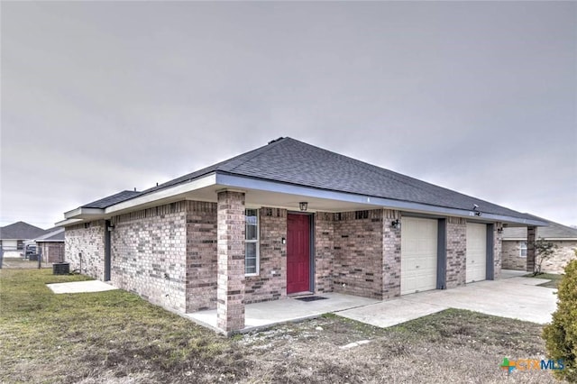 view of front of home with a front lawn and a garage