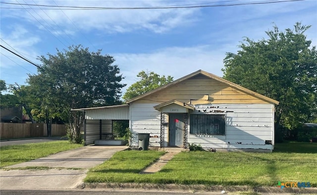 207 W Anderson Ave, Killeen, TX 76541 - bungalow with driveway and a carport