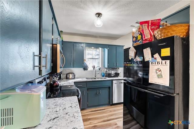 kitchen featuring blue cabinets, sink, a textured ceiling, light hardwood / wood-style floors, and stainless steel appliances