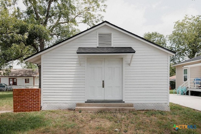 801 E Morgan Ave, Cuero, TX 77954 - view of outbuilding with entry steps